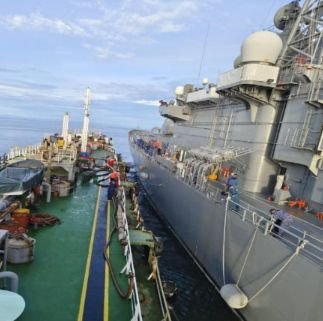 Bunkering vessel alongside a ship at sea